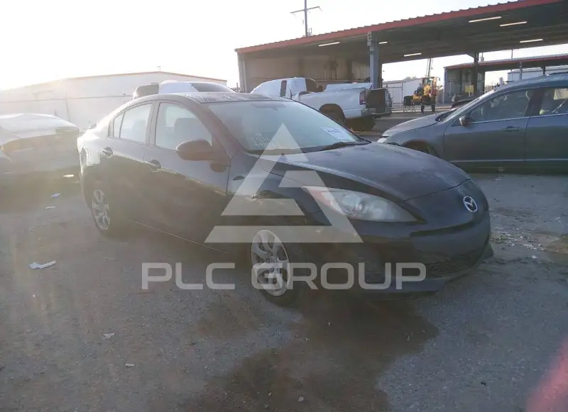 2013 Mazda 3 photo