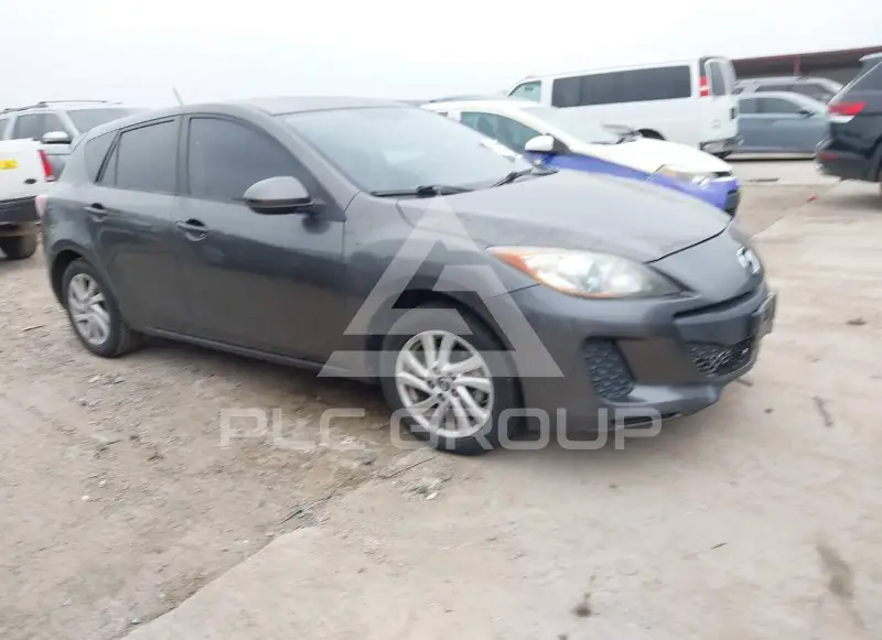 2013 Mazda 3 photo