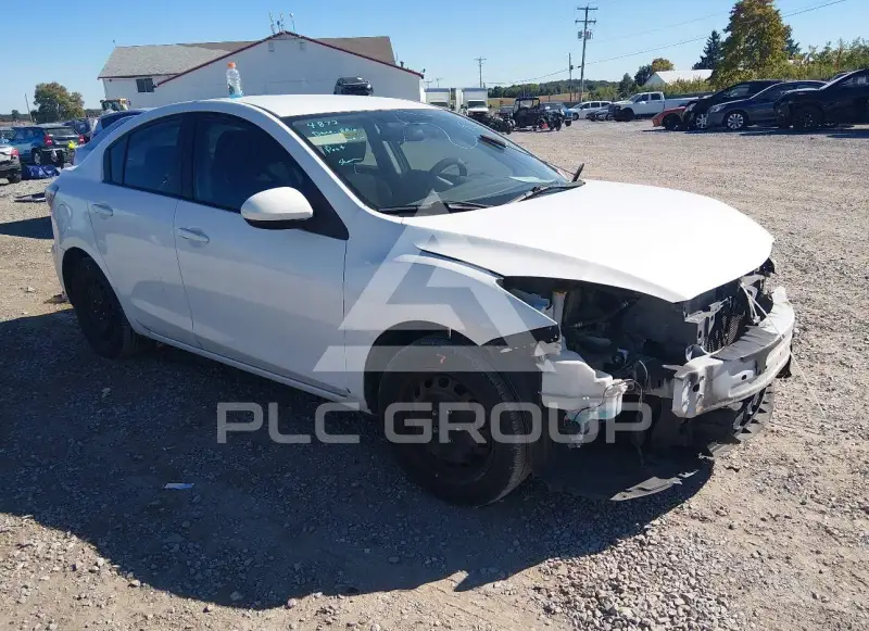 2013 Mazda 3 photo
