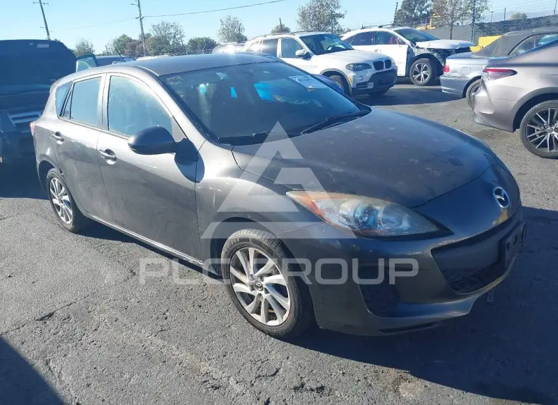 2013 Mazda 3 photo
