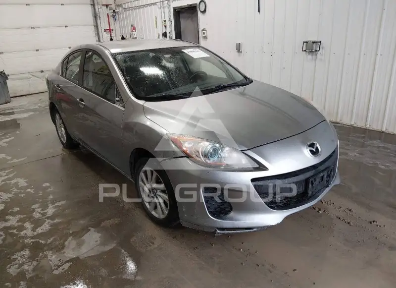 2013 Mazda 3 photo