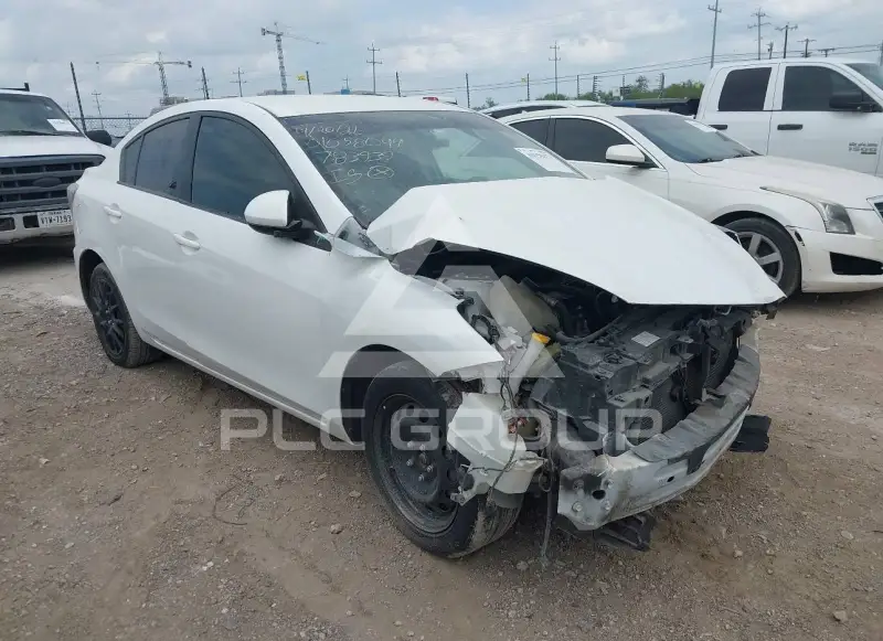 2013 Mazda 3 photo