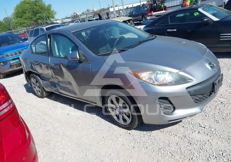 2013 Mazda 3 photo