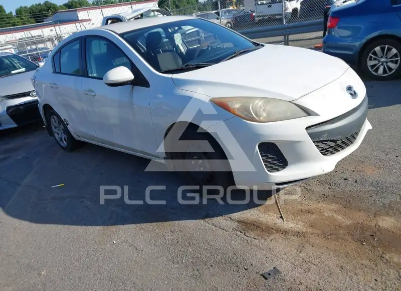 2013 Mazda 3 photo
