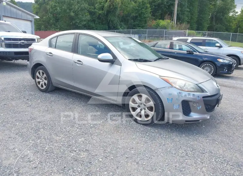 2013 Mazda 3 photo