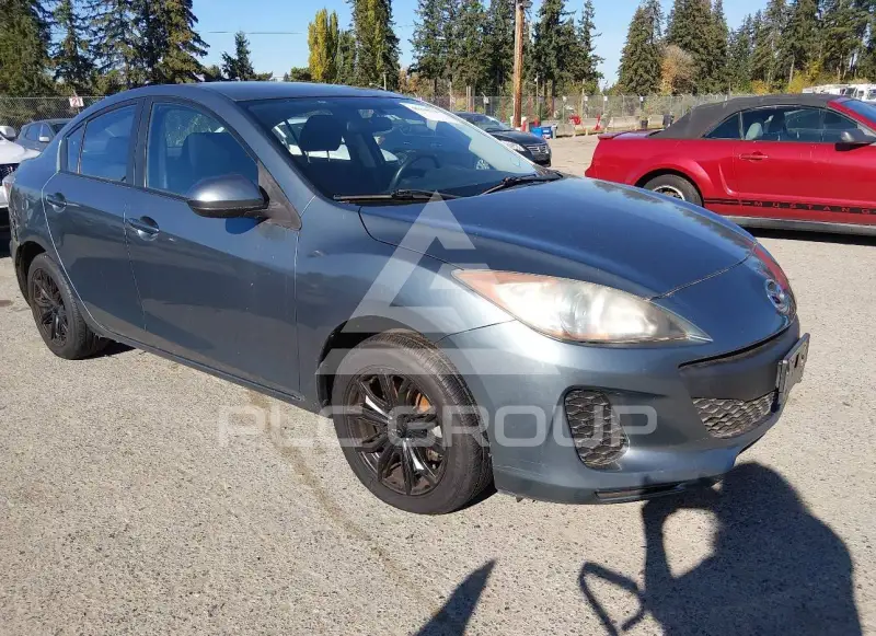 2013 Mazda 3 photo