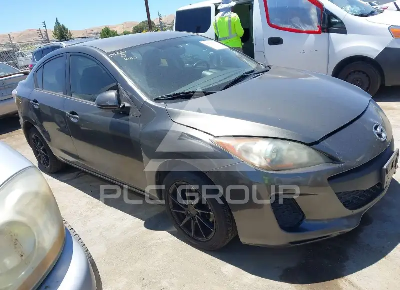 2013 Mazda 3 photo