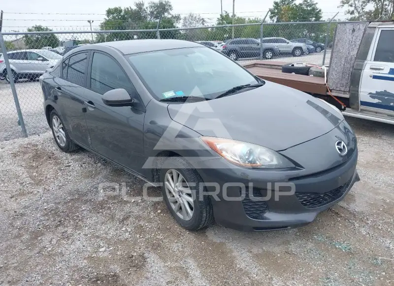 2013 Mazda 3 photo