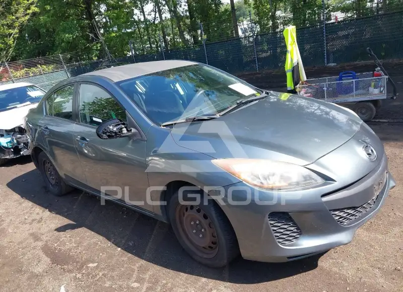 2013 Mazda 3 photo