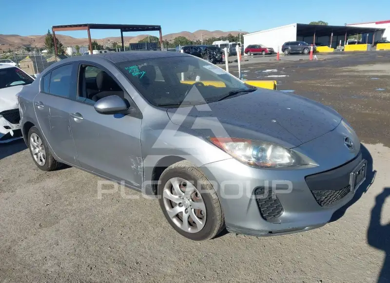 2013 Mazda 3 photo