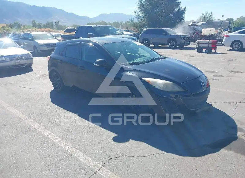 2013 Mazda 3 photo