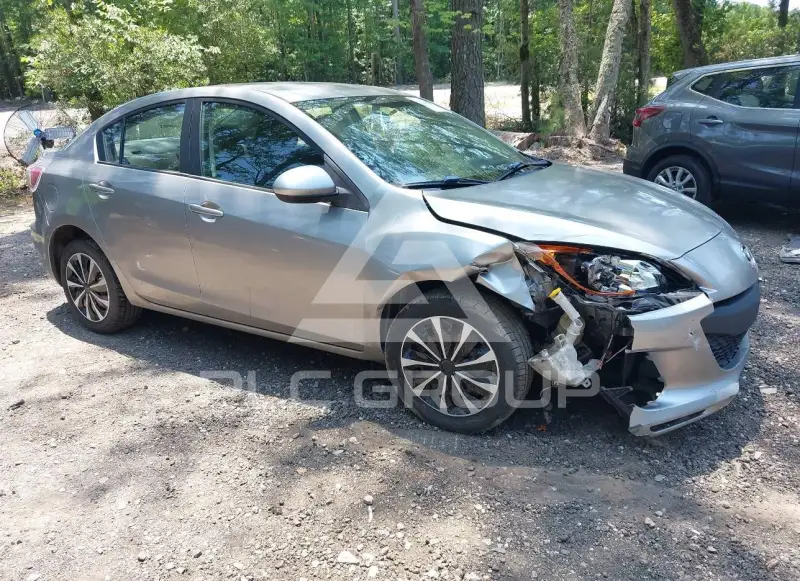 2013 Mazda 3 photo