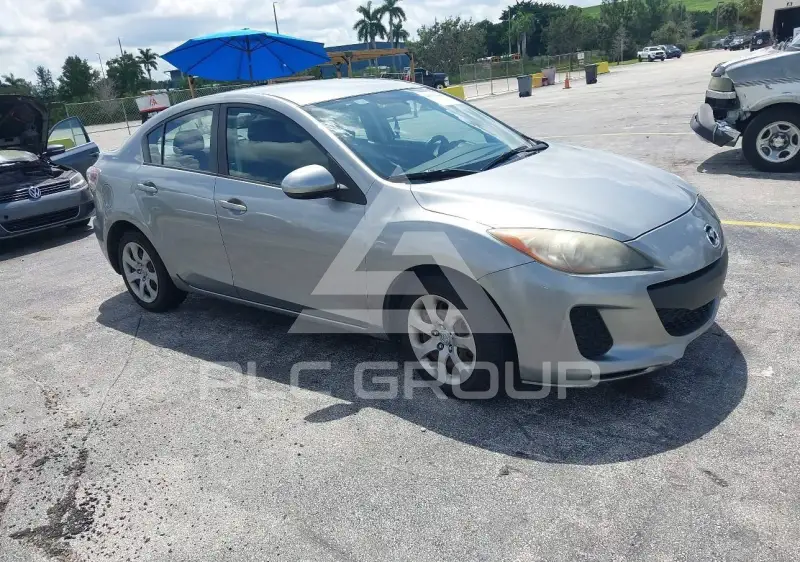 2013 Mazda 3 photo