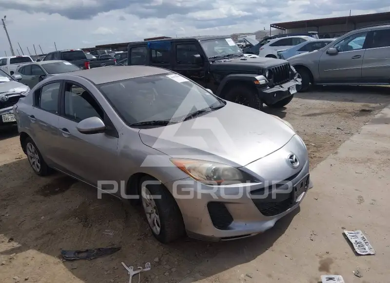 2013 Mazda 3 photo