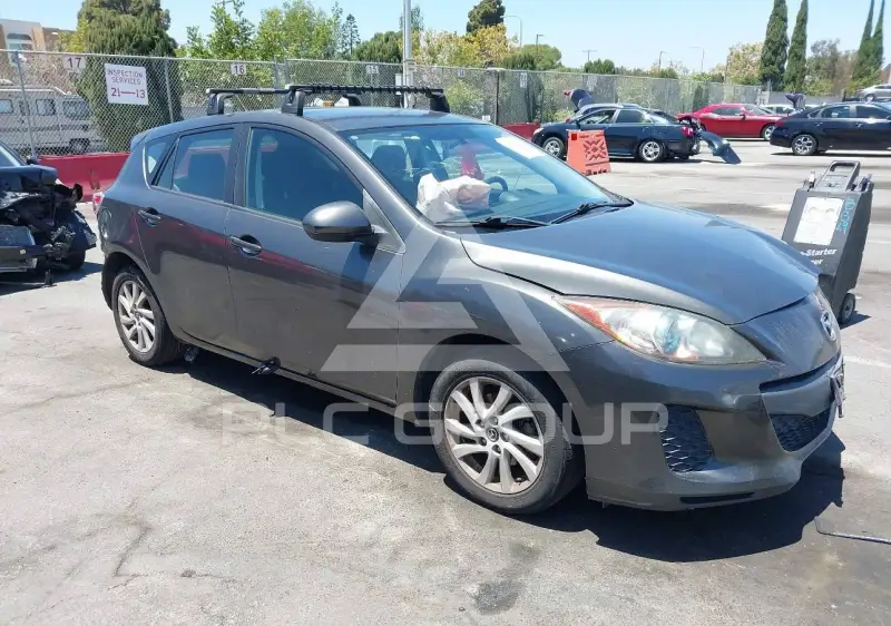 2013 Mazda 3 photo
