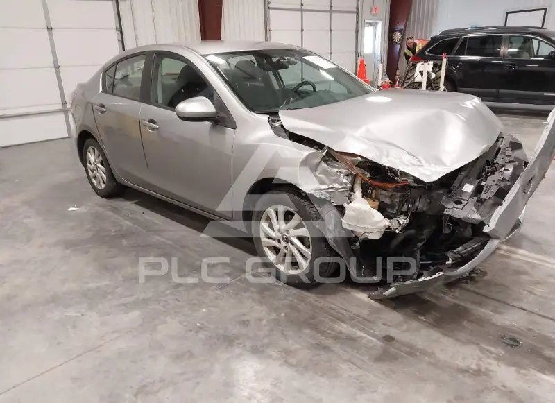 2013 Mazda 3 photo