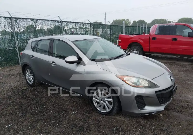 2013 Mazda 3 photo