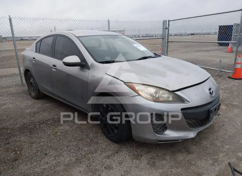 2013 Mazda 3 photo