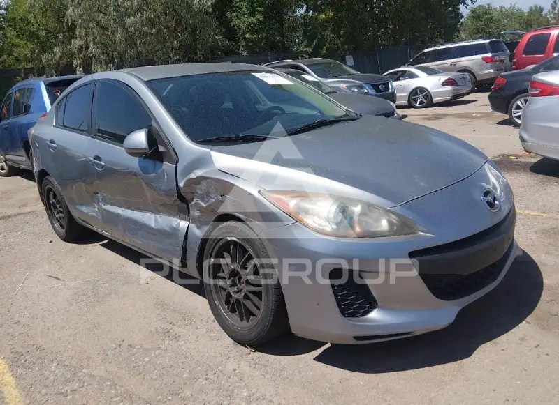 2013 Mazda 3 photo