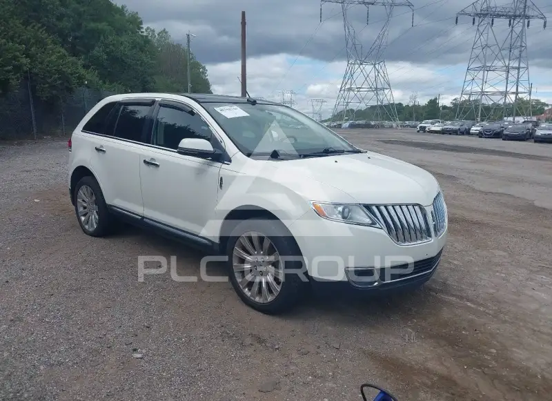 2013 Lincoln MKX photo