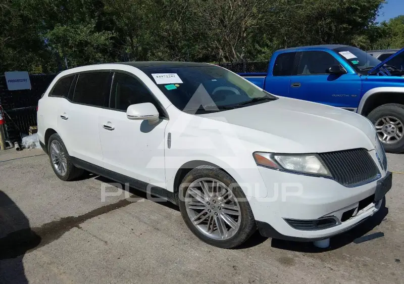 2013 Lincoln MKT фото