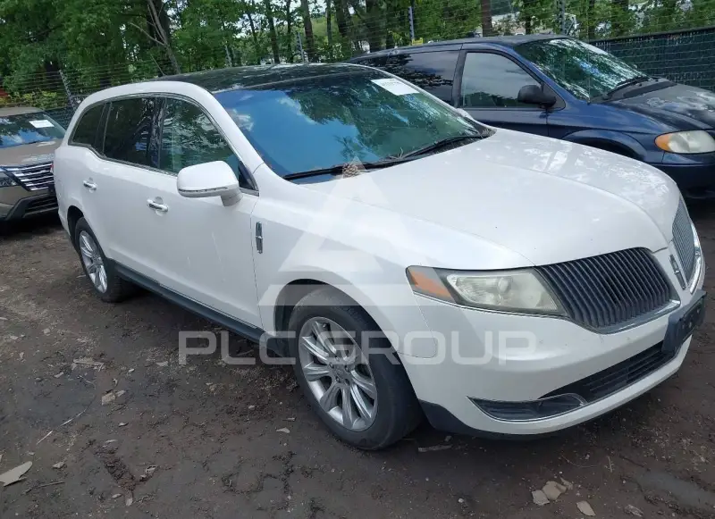 2013 Lincoln MKT фото
