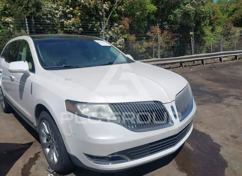 2013 Lincoln MKT фото