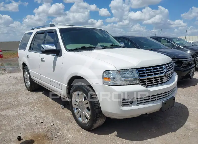 2013 Lincoln NAVIGATOR photo