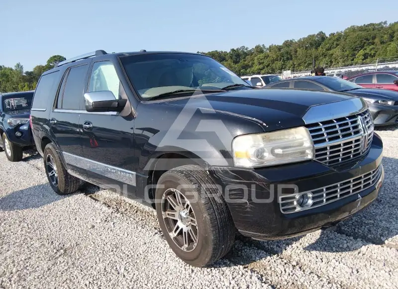 2013 Lincoln NAVIGATOR photo
