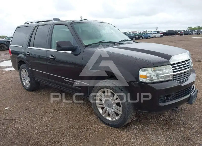 2013 Lincoln NAVIGATOR photo