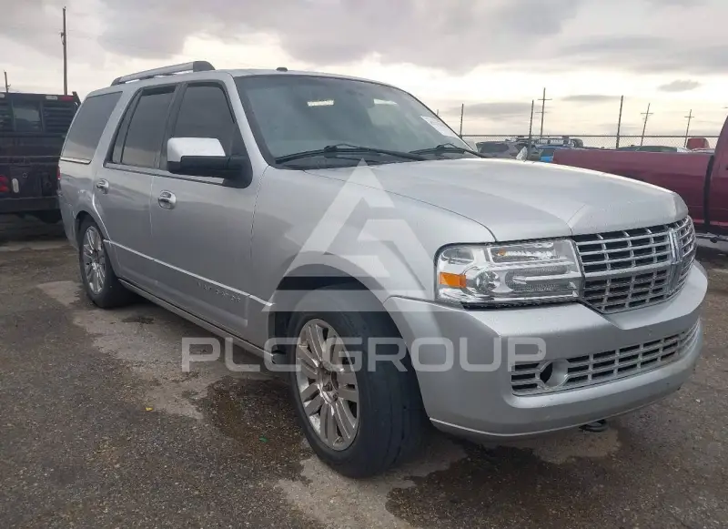 2013 Lincoln NAVIGATOR photo