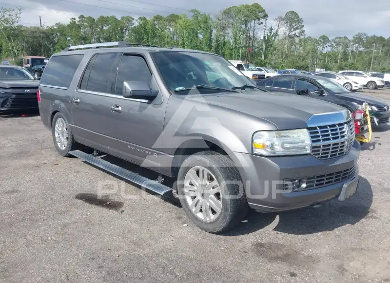 2013 Lincoln NAVIGATOR photo