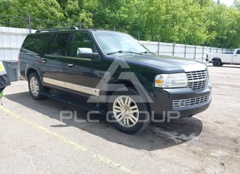 2013 Lincoln NAVIGATOR photo