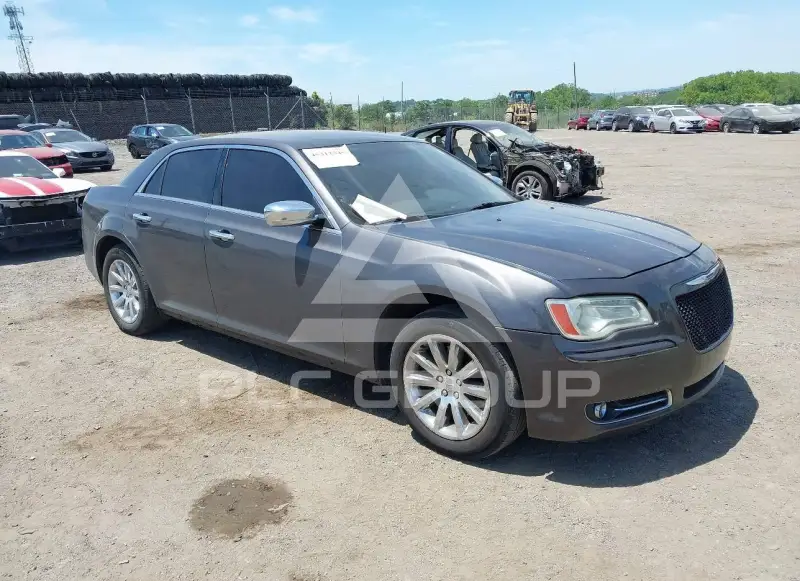 2013 Chrysler 300 фото
