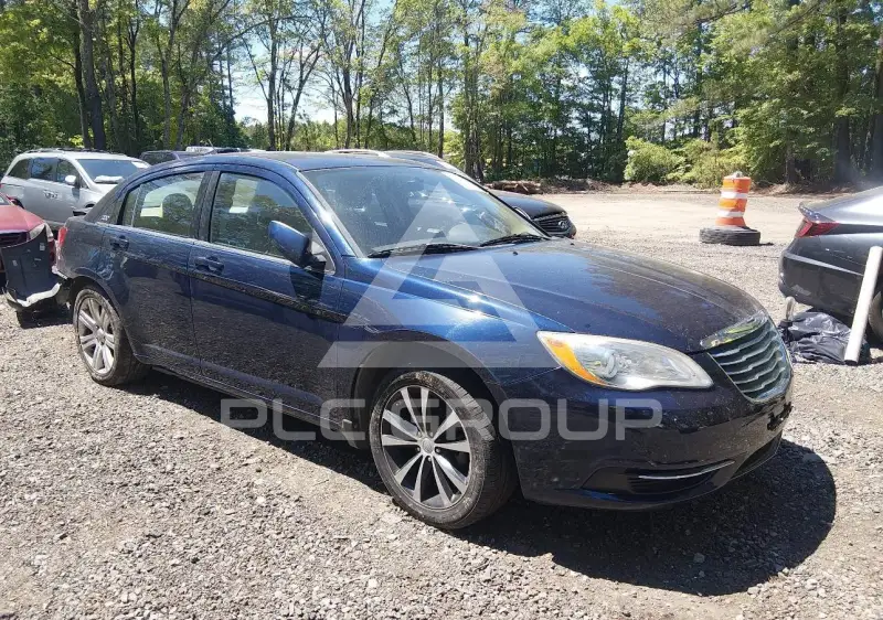 2013 Chrysler 200 photo