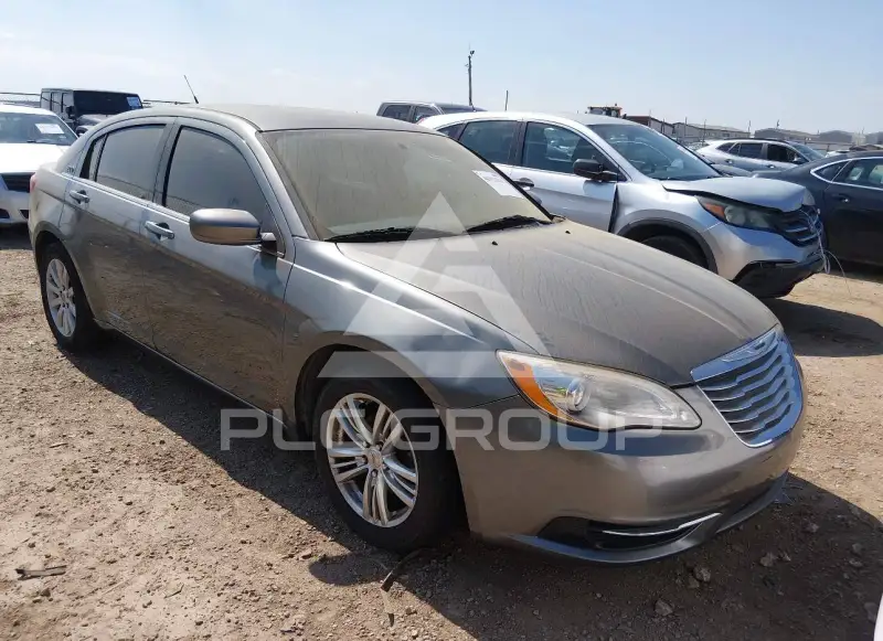 2013 Chrysler 200 photo