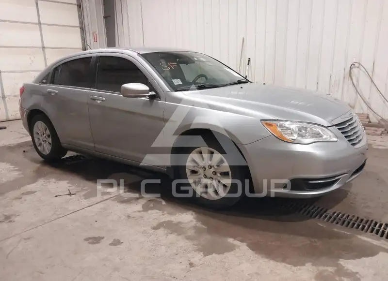 2013 Chrysler 200 фото