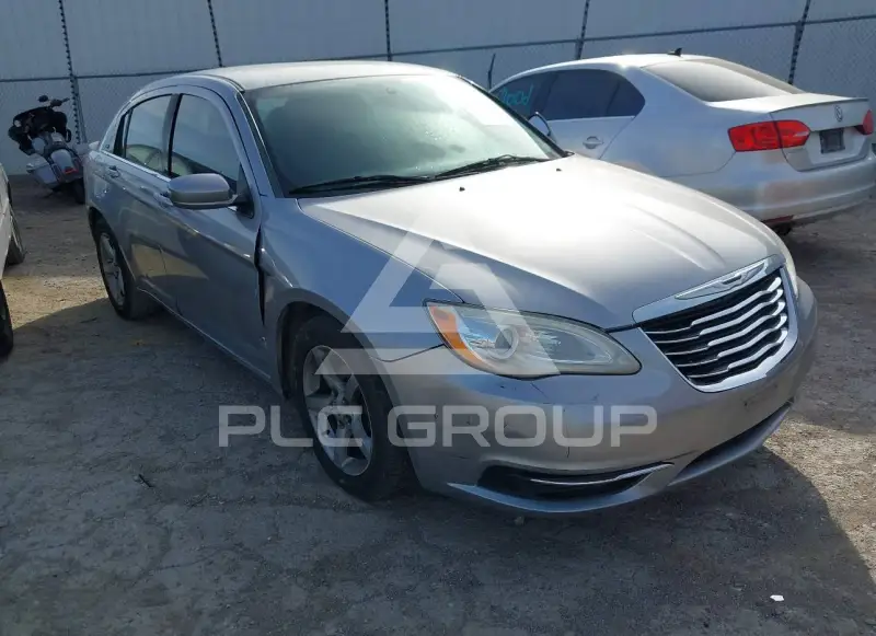 2013 Chrysler 200 фото