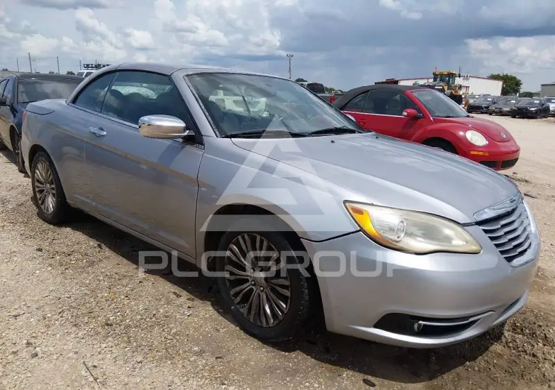 2013 Chrysler 200 фото