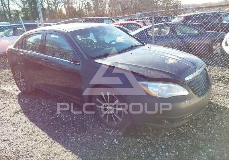 2013 Chrysler 200 photo