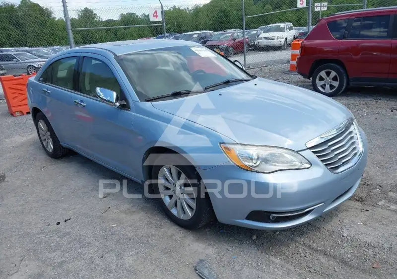 2013 Chrysler 200 photo