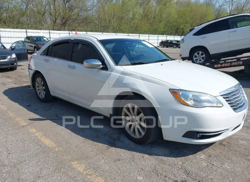 2013 Chrysler 200 фото