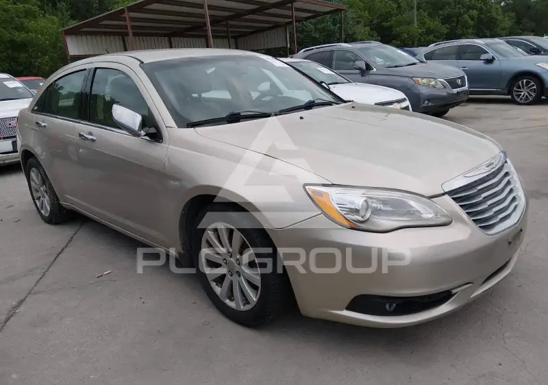 2013 Chrysler 200 photo