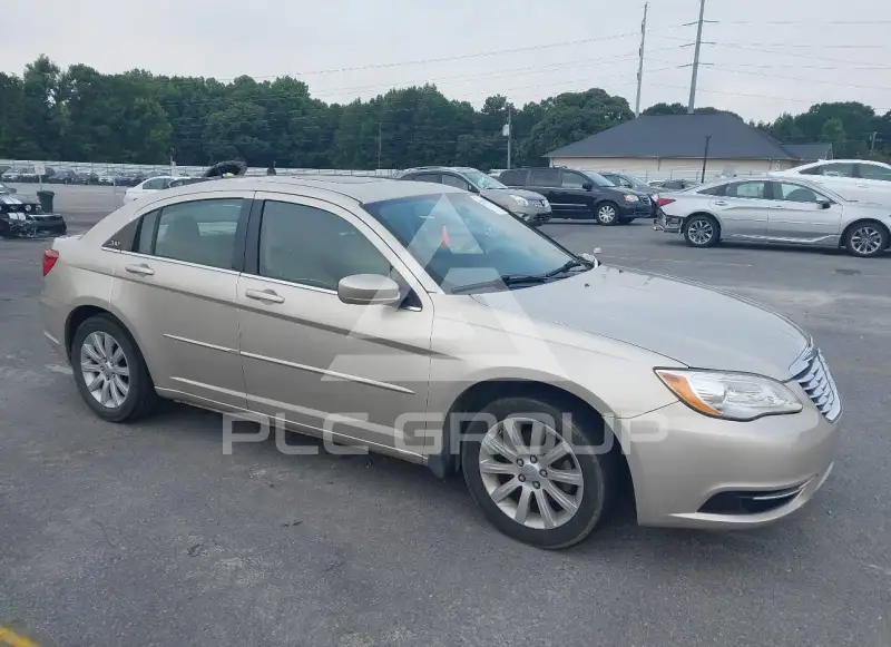 2013 Chrysler 200 photo