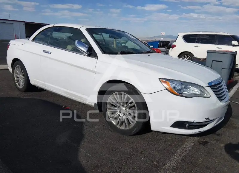 2013 Chrysler 200 photo