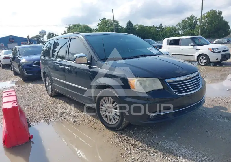 2013 Chrysler TOWN & COUNTRY photo