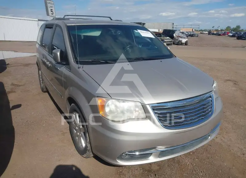 2013 Chrysler TOWN & COUNTRY photo
