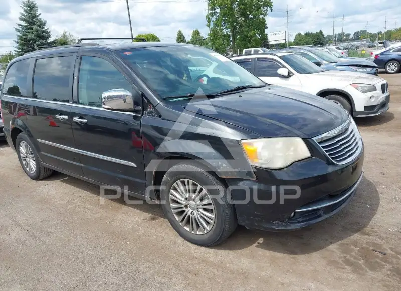 2013 Chrysler TOWN & COUNTRY photo