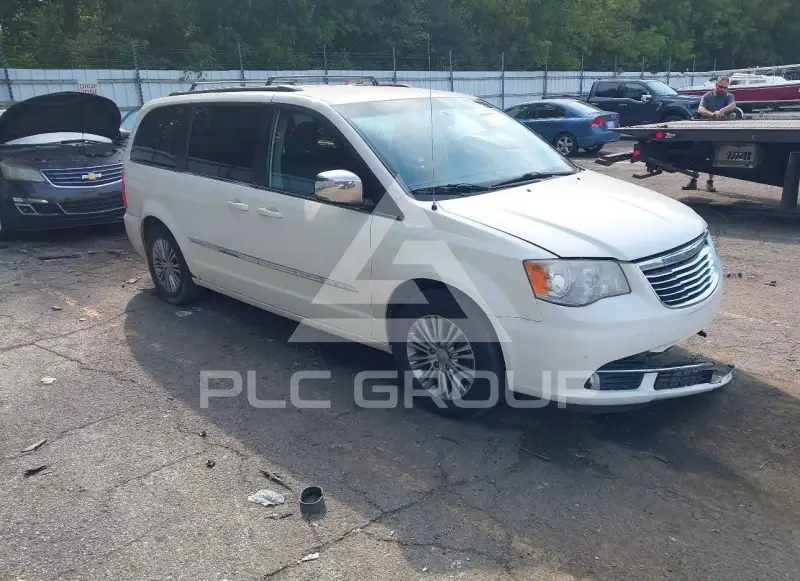 2013 Chrysler TOWN & COUNTRY photo