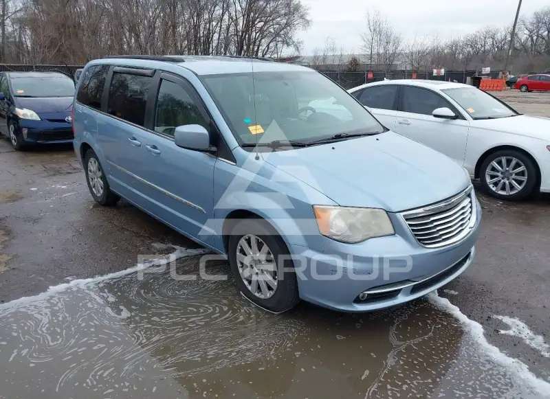 2013 Chrysler TOWN & COUNTRY photo